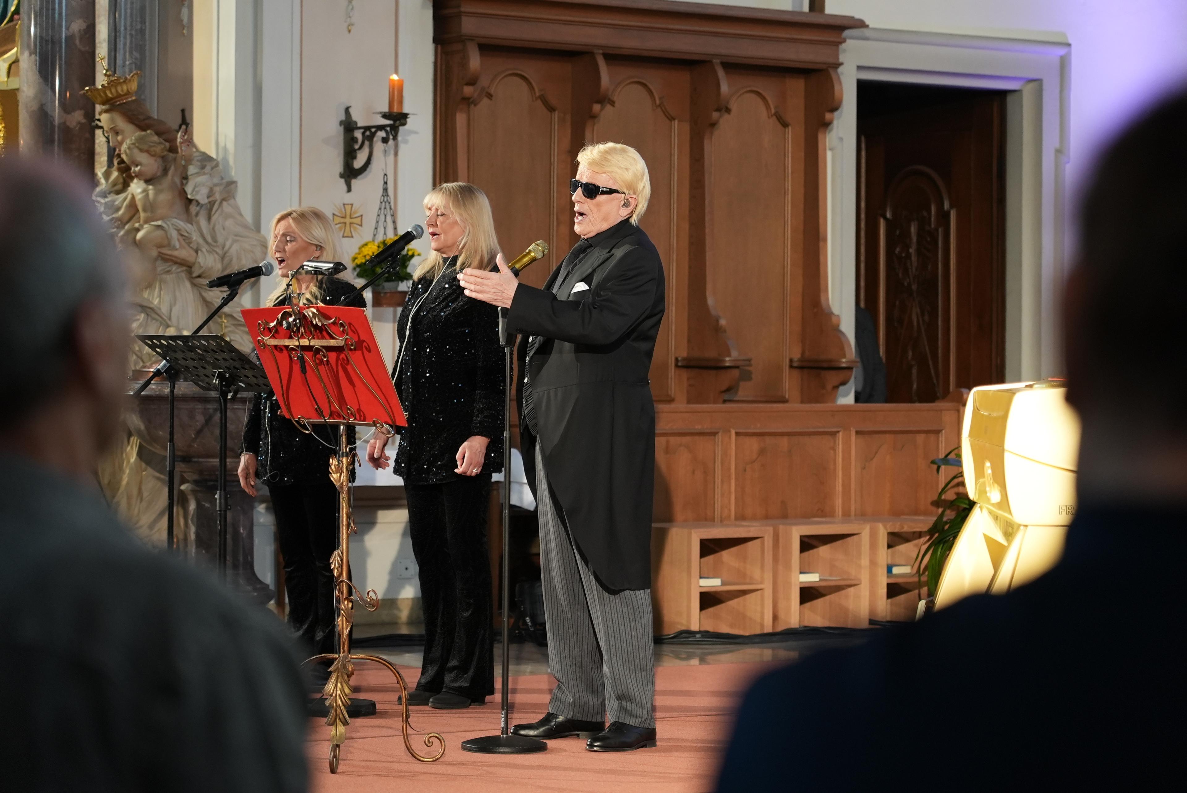Heino schafft magische Konzertmomente bei Kirchenkonzert in der Schweiz